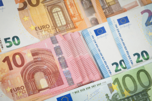 Summertime: tijd én geld in overvloed? Let's party!